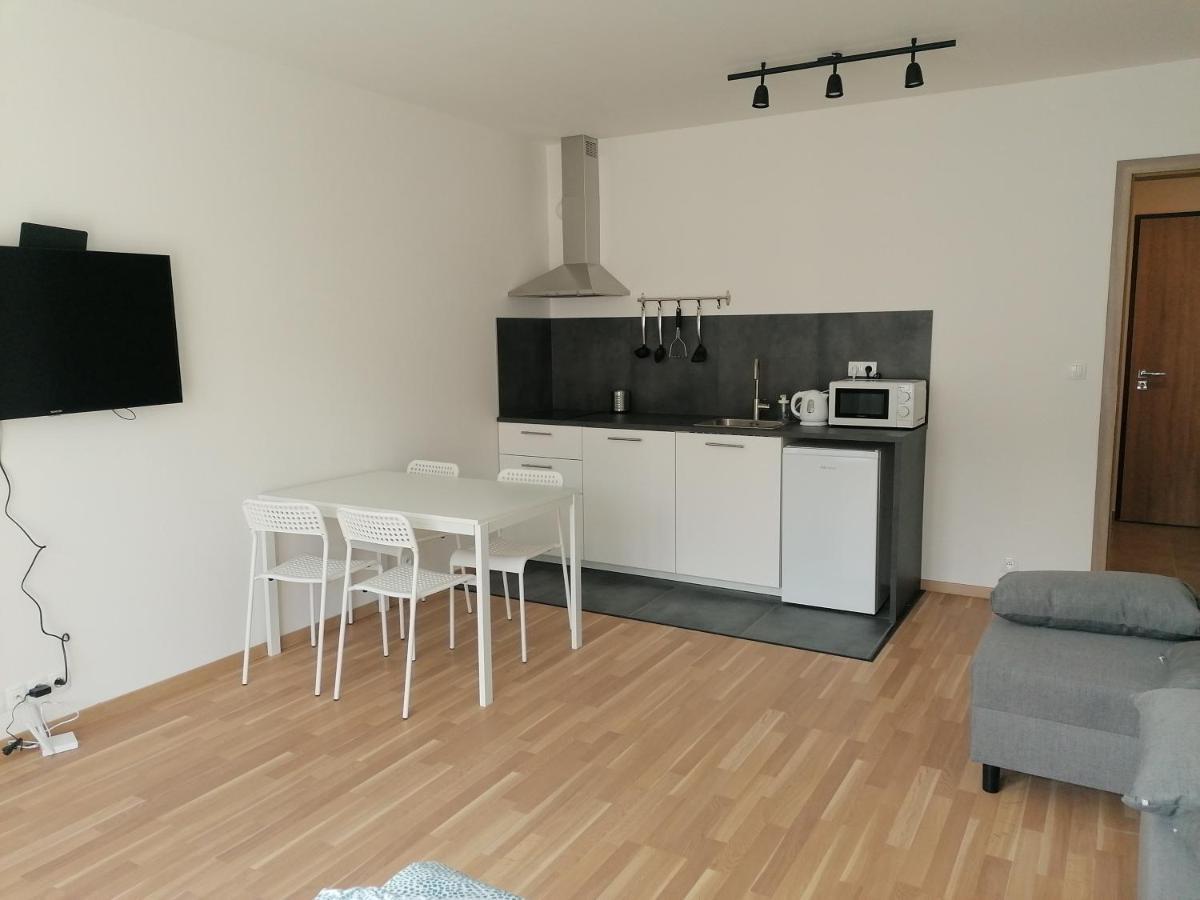 Brand New One Bedroom Apartment #54 In Brand New Building With Free Parking Prag Exteriör bild
